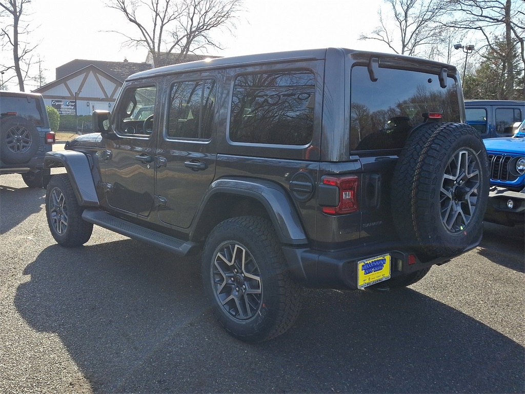 2025 Jeep Wrangler Sahara photo 4