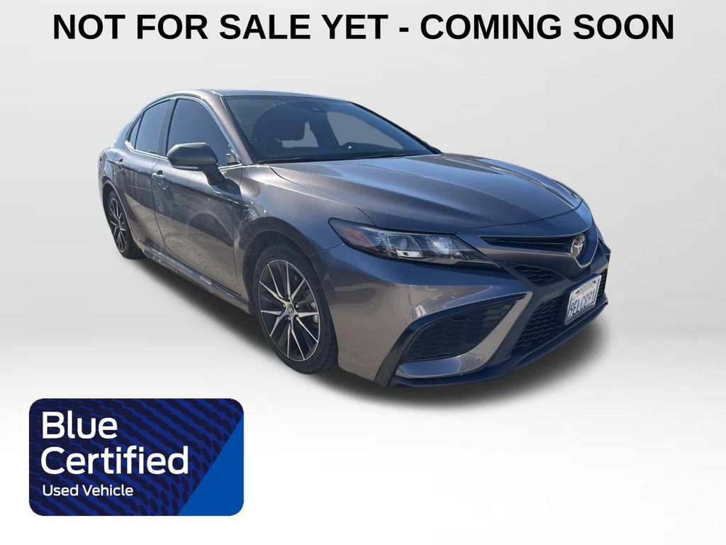 2023 Toyota Camry SE's photo