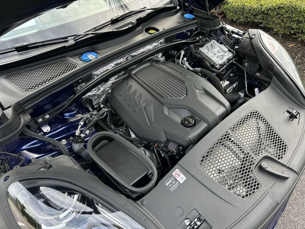 2025 Porsche Macan Base photo 28