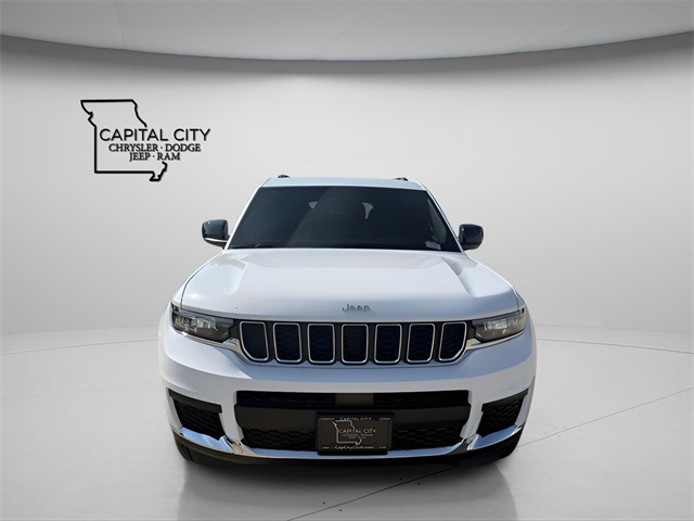 2025 Jeep Grand Cherokee Laredo photo 2