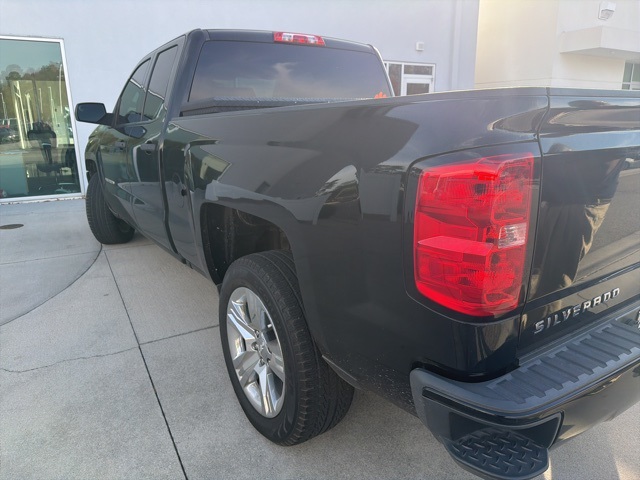 2016 Chevrolet Silverado 1500 Custom photo 3