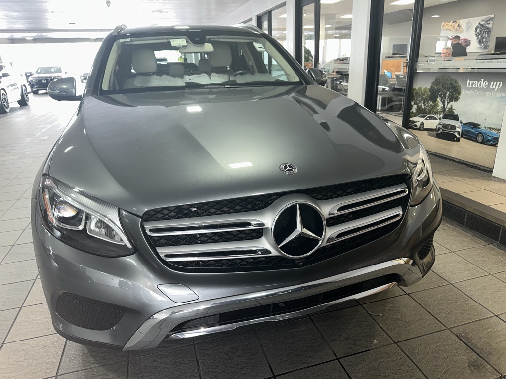 2018 Mercedes Benz GLC 300 photo 2