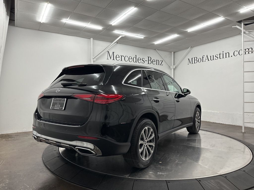 2025 Mercedes Benz GLC 300 photo 5