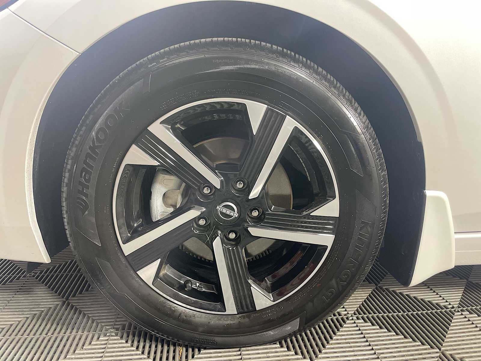 2024 Nissan Sentra SV photo 25