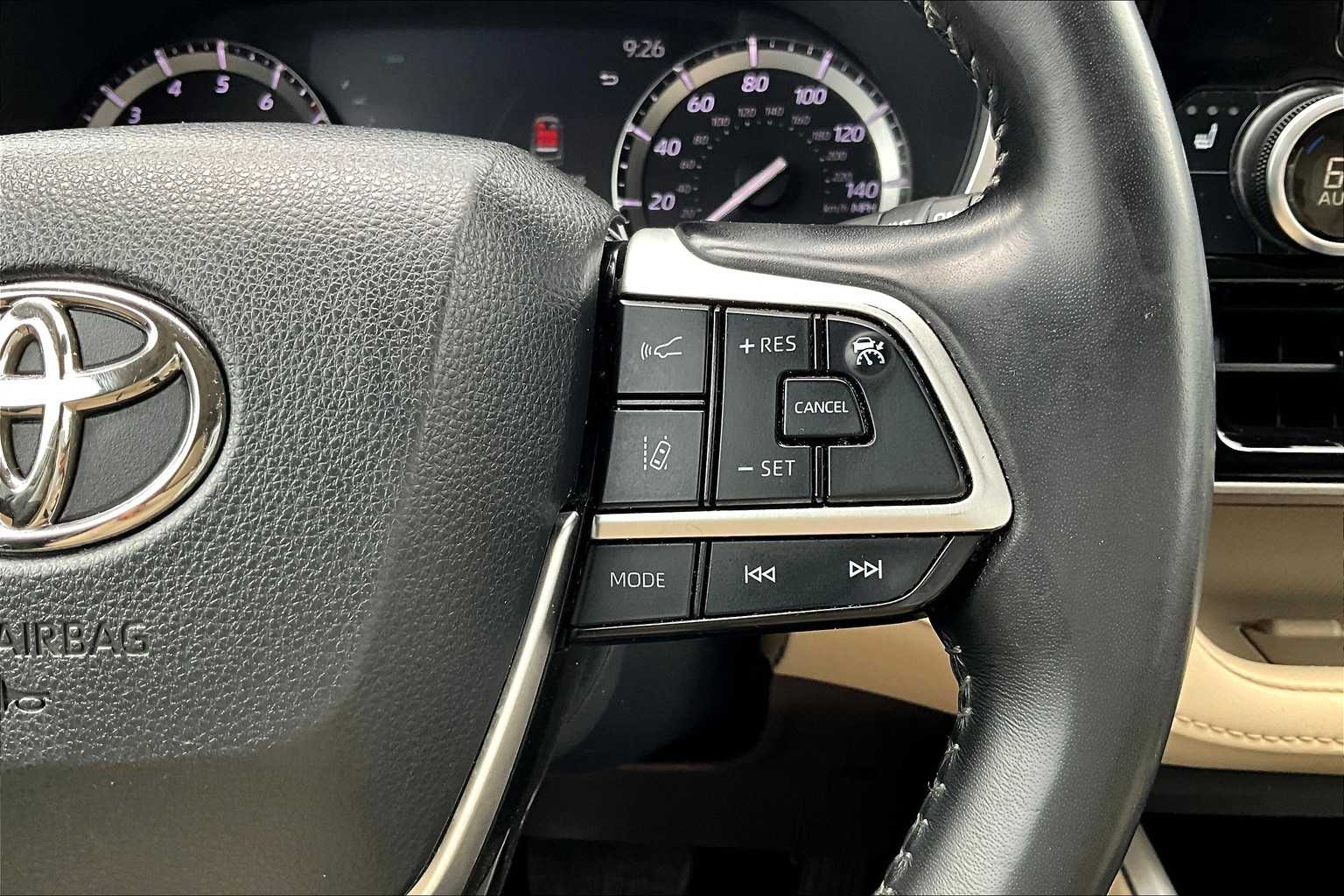 2022 Toyota Highlander XLE photo 23