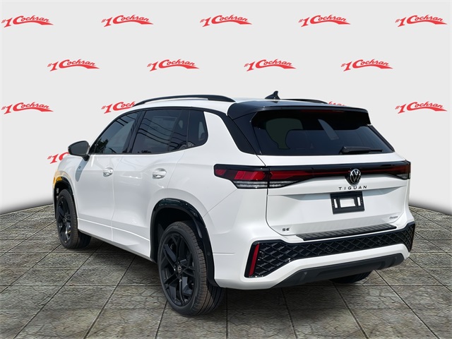 2025 Volkswagen Tiguan SE R-Line Black photo 4