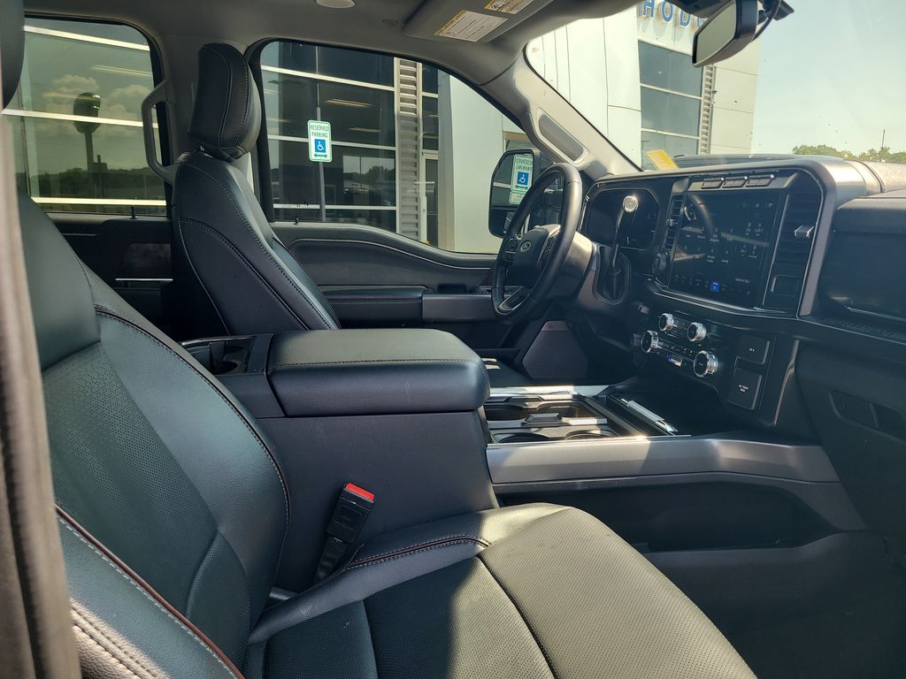 2024 Ford F-350 Lariat photo 28