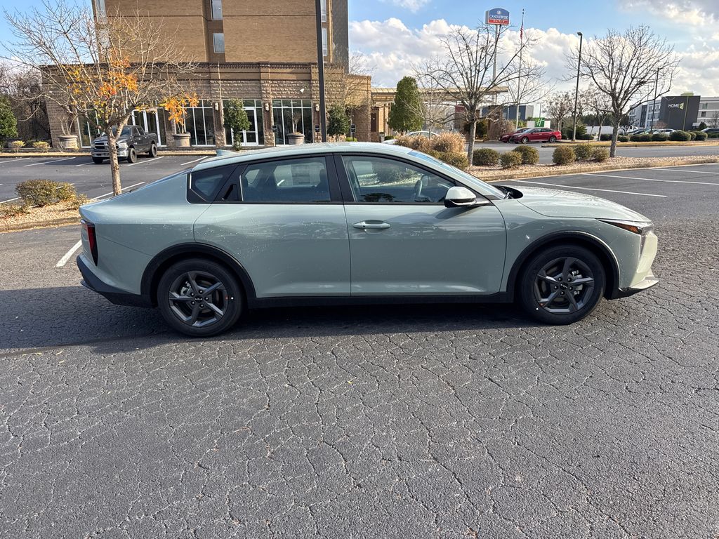 2025 Kia K4 LXS photo 2