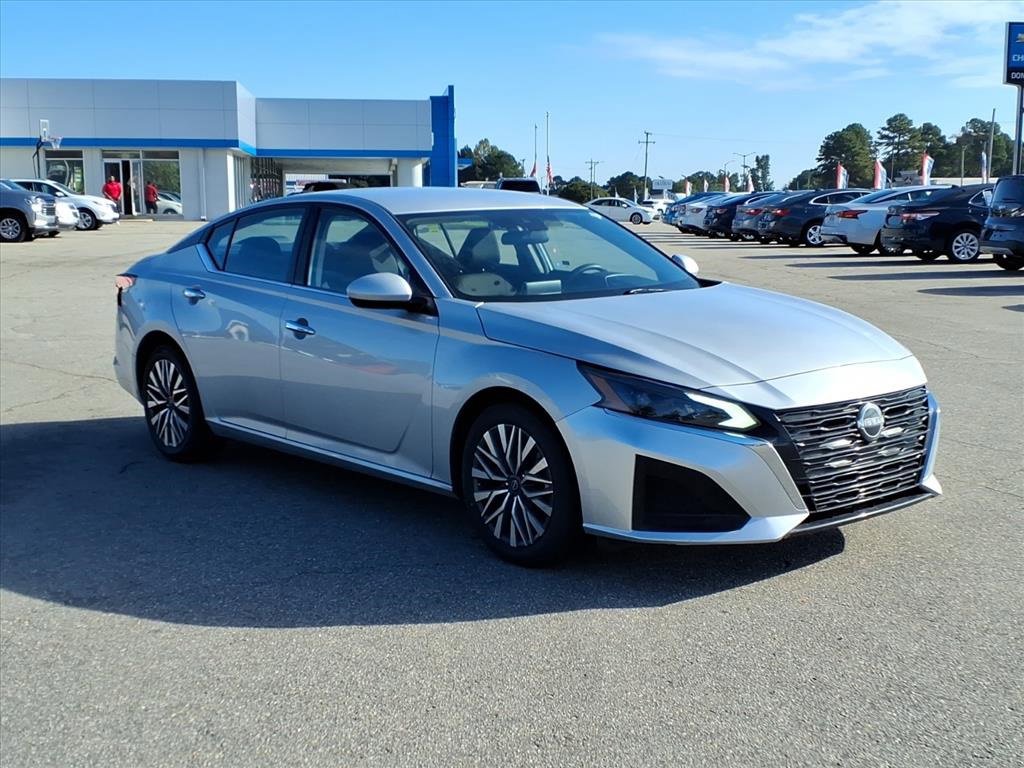 2023 Nissan Altima 2.5 SV photo 7