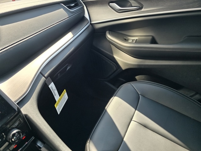 2025 Jeep Grand Cherokee Limited photo 15