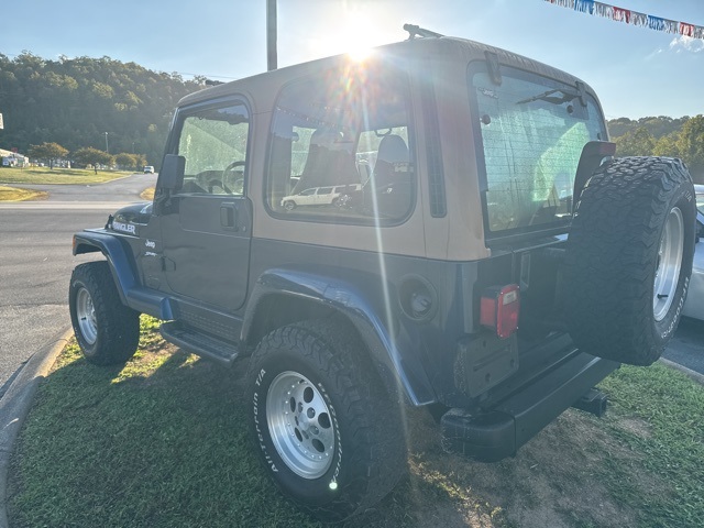 2001 Jeep Wrangler Sport photo 2