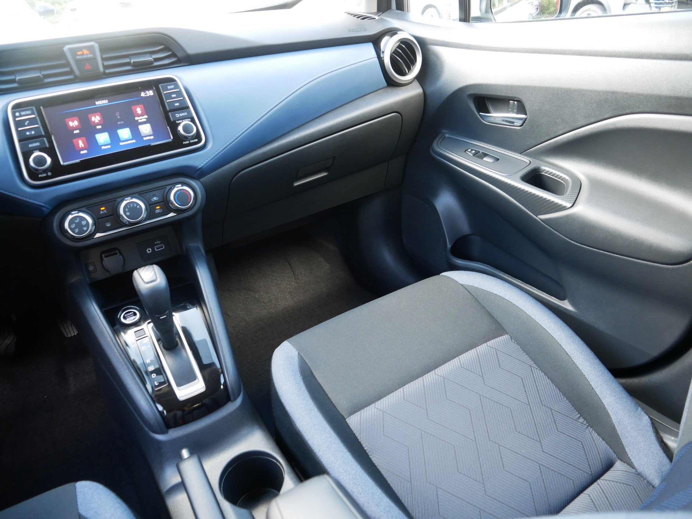 2024 Nissan Versa SV photo 11