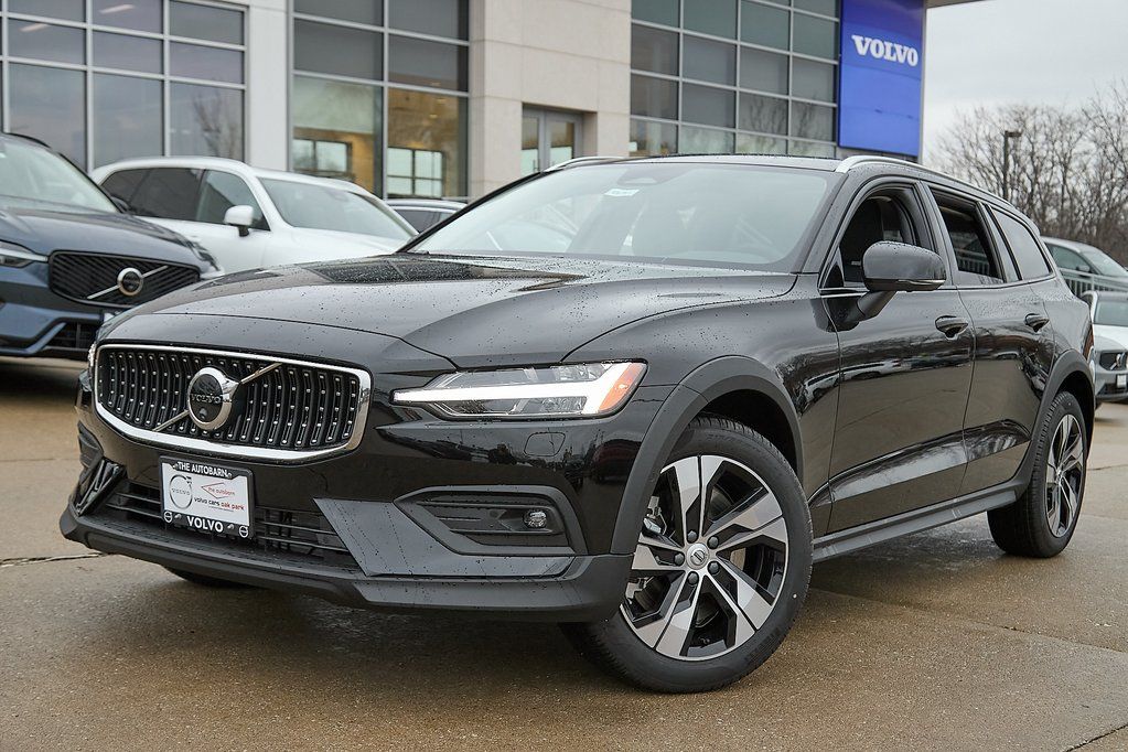 2026 VOLVO V60CC - Image 1