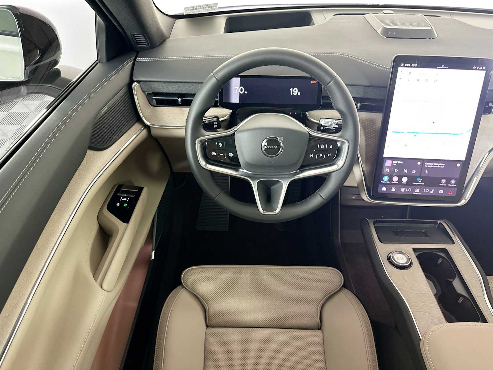 2025 Volvo EX90 Plus photo 17