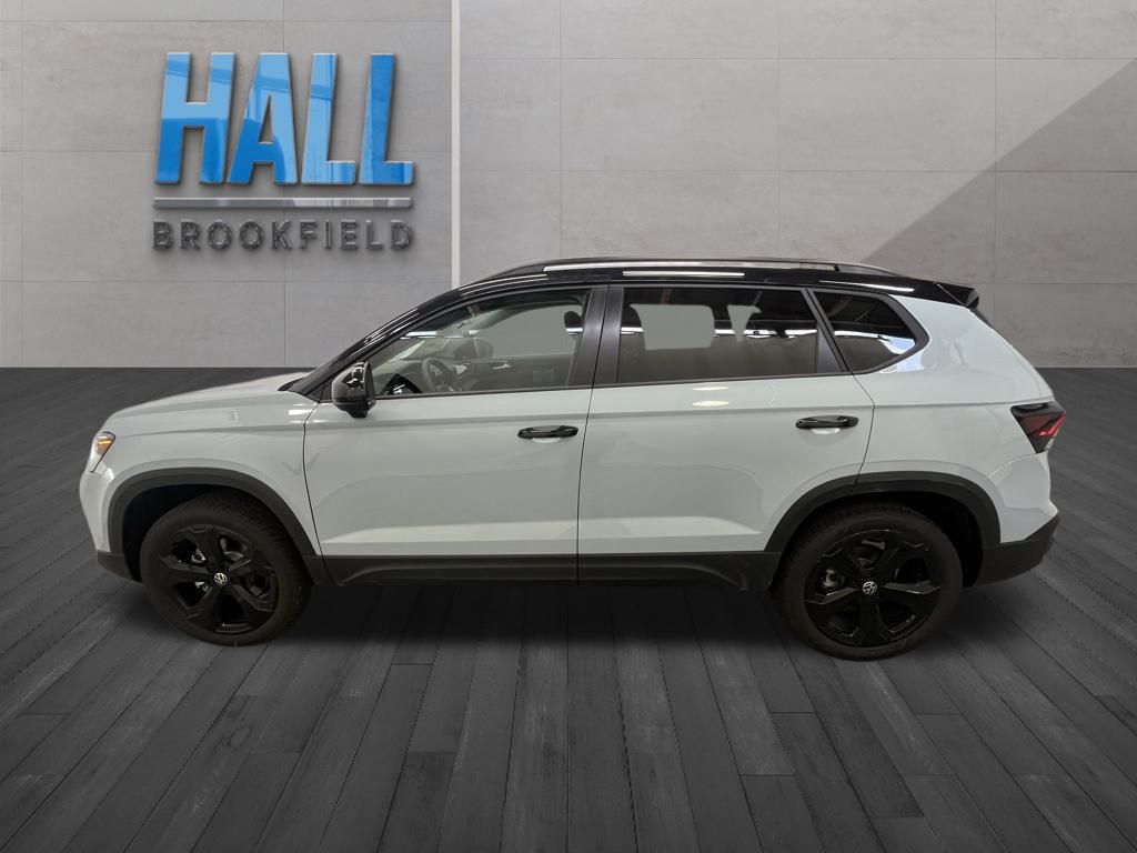 2025 Volkswagen Taos SE photo 2