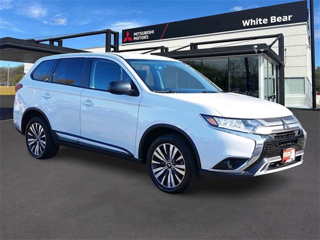 2020 Mitsubishi Outlander ES's photo