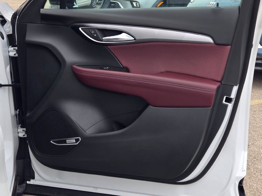 2025 Buick Envision Sport Touring photo 3