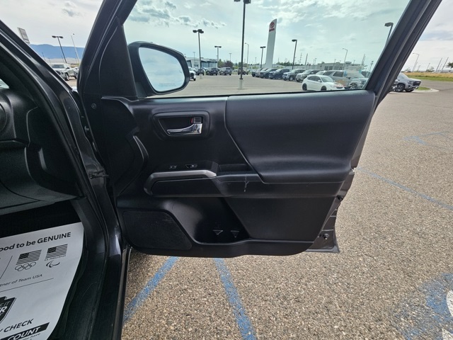 2021 Toyota Tacoma TRD Sport photo 17