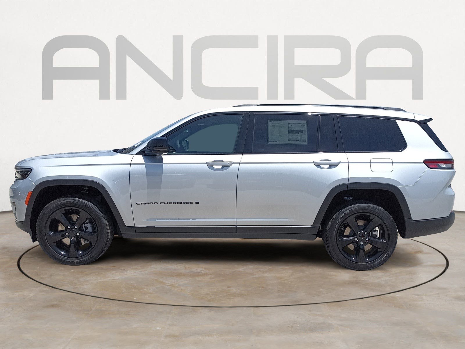 2025 Jeep Grand Cherokee Laredo Altitude photo 3