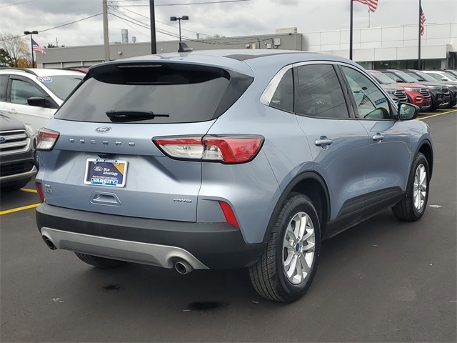 2022 Ford Escape SE photo 2