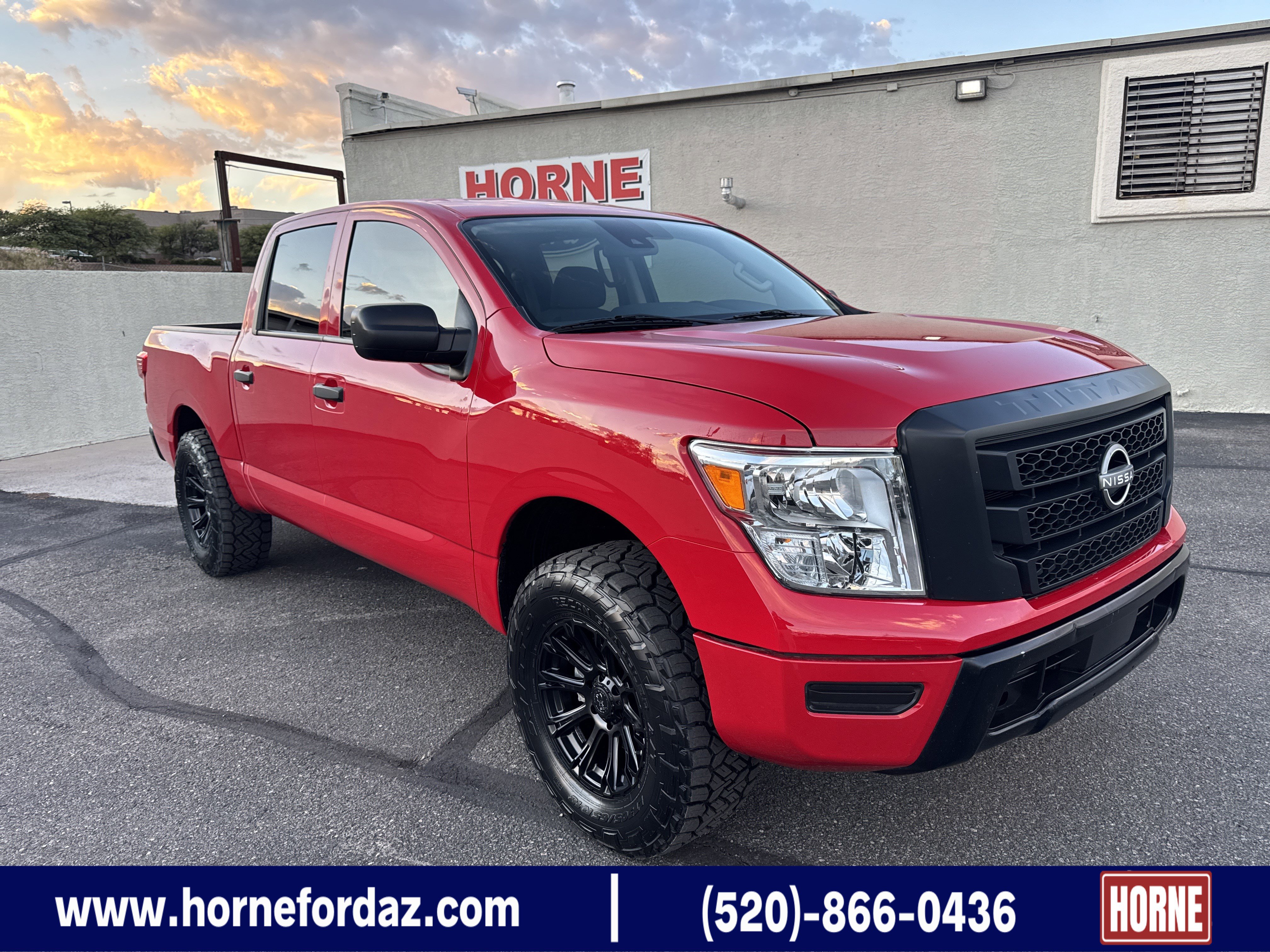 2023 Nissan Titan S's photo