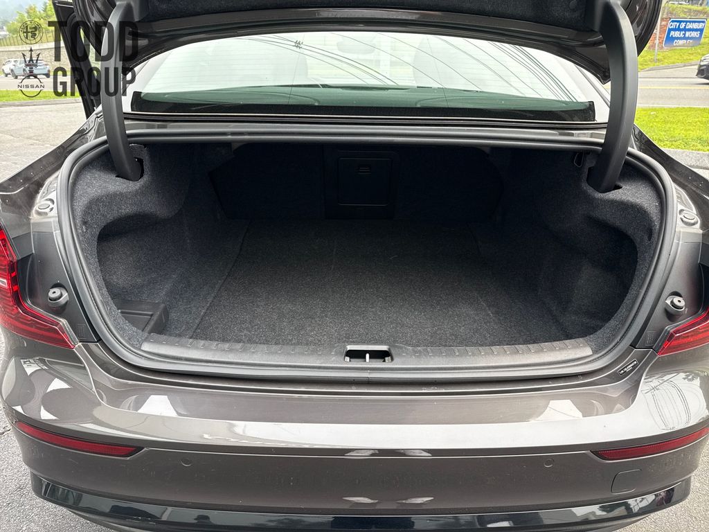 2025 Volvo S60 B5 AWD Core photo 21