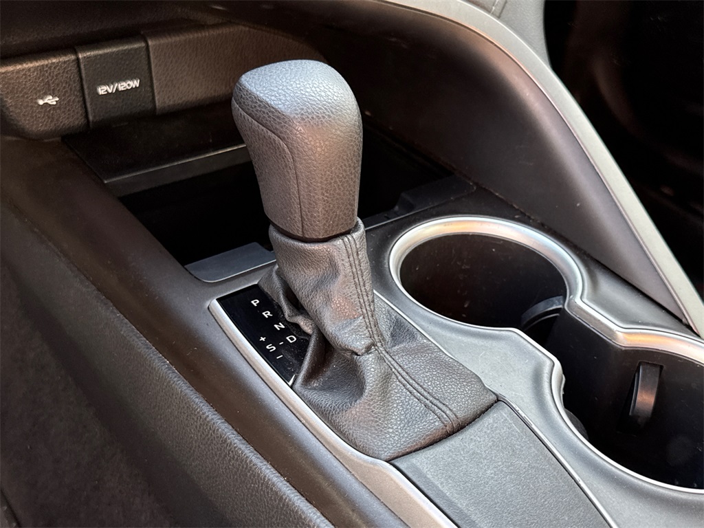 2021 Toyota Camry LE photo 10