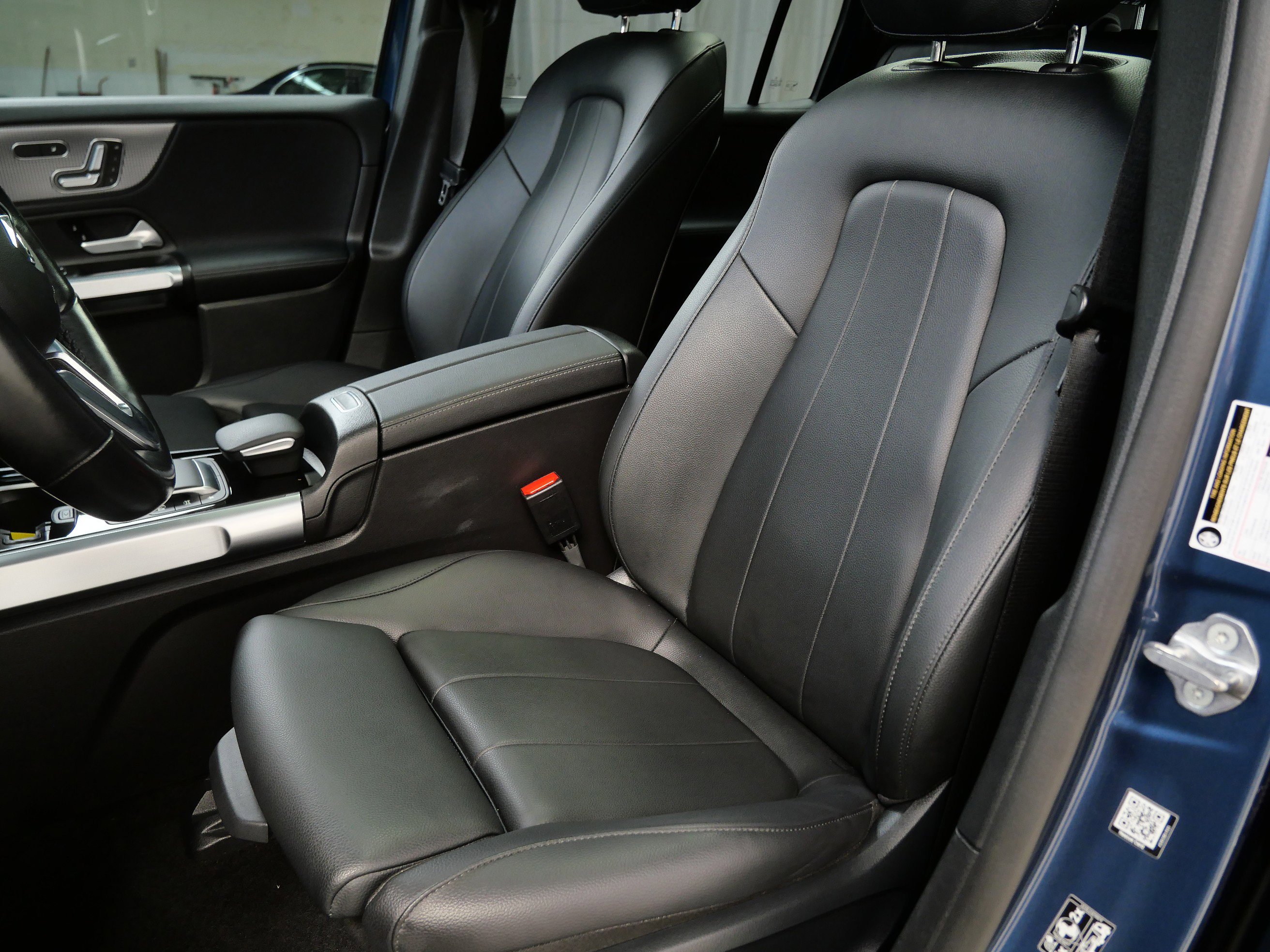 2023 Mercedes Benz EQB 350 4MATIC photo 2