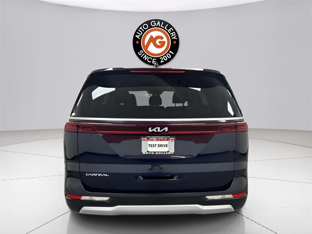 2023 Kia Carnival LX photo 5