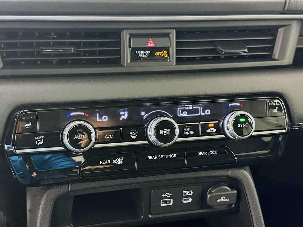 2025 Honda Pilot Touring photo 11
