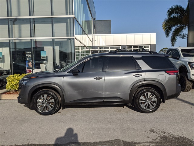 2023 Nissan Pathfinder SV photo 3