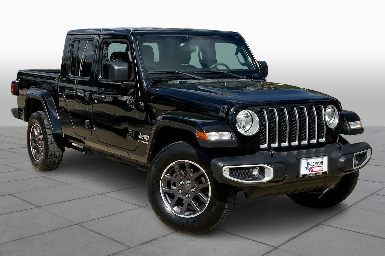 2023 Jeep Gladiator Overland photo 2