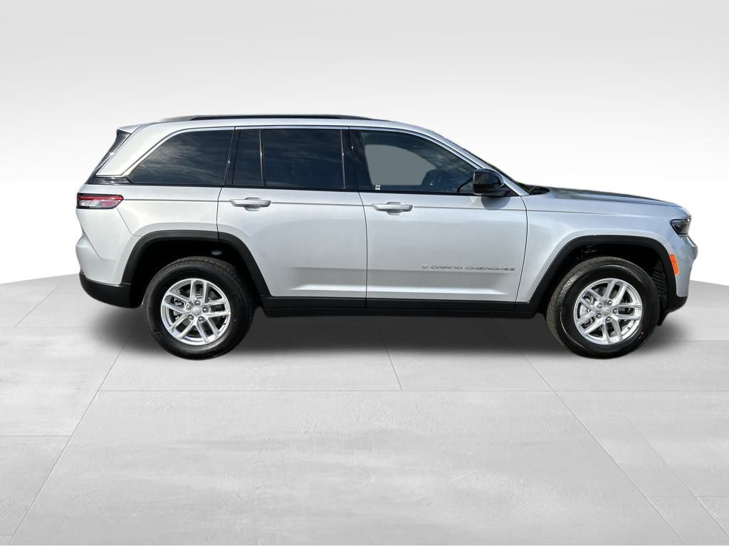 2025 Jeep Grand Cherokee Laredo Altitude photo 7