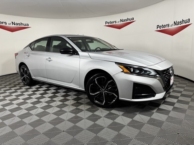 2025 Nissan Altima SR's photo