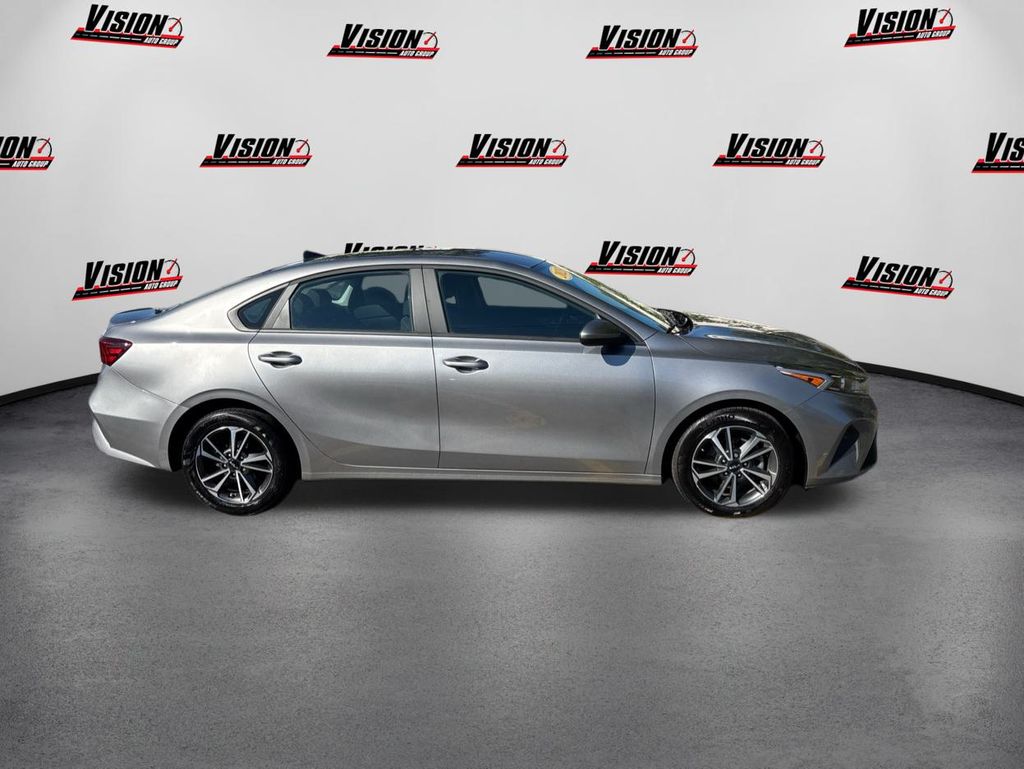 2023 Kia Forte LXS photo 4