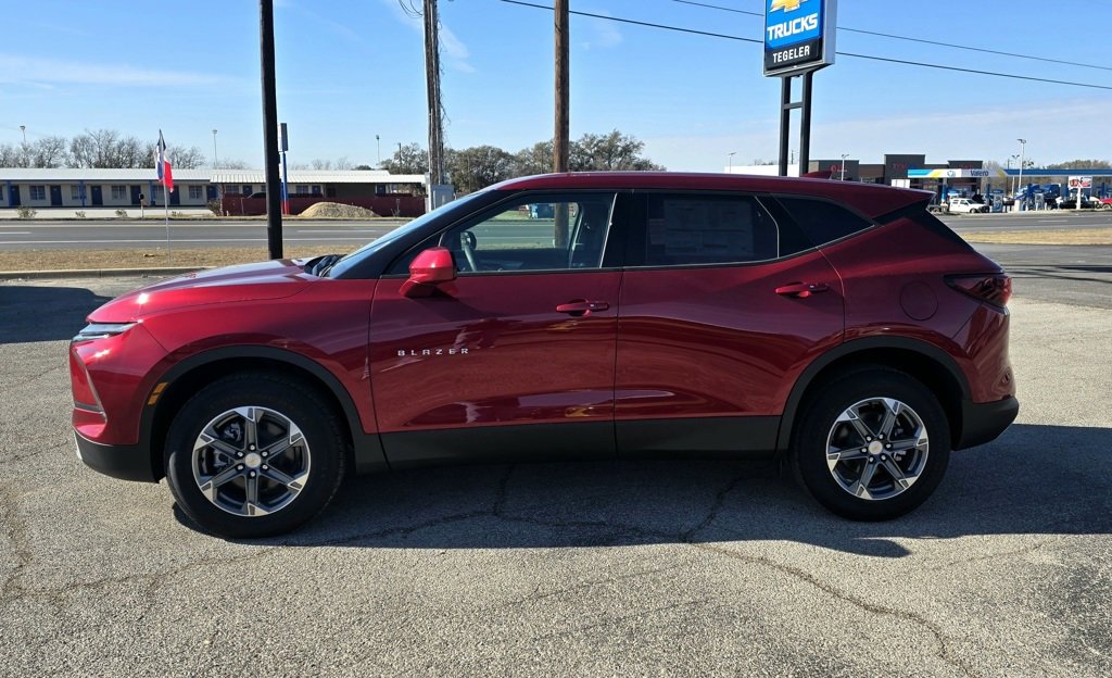2025 Chevrolet Blazer 2LT photo 2