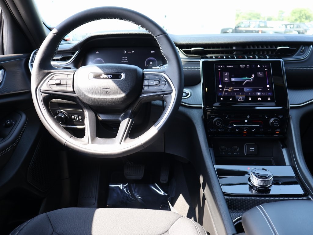 2025 Jeep Grand Cherokee Laredo X photo 18