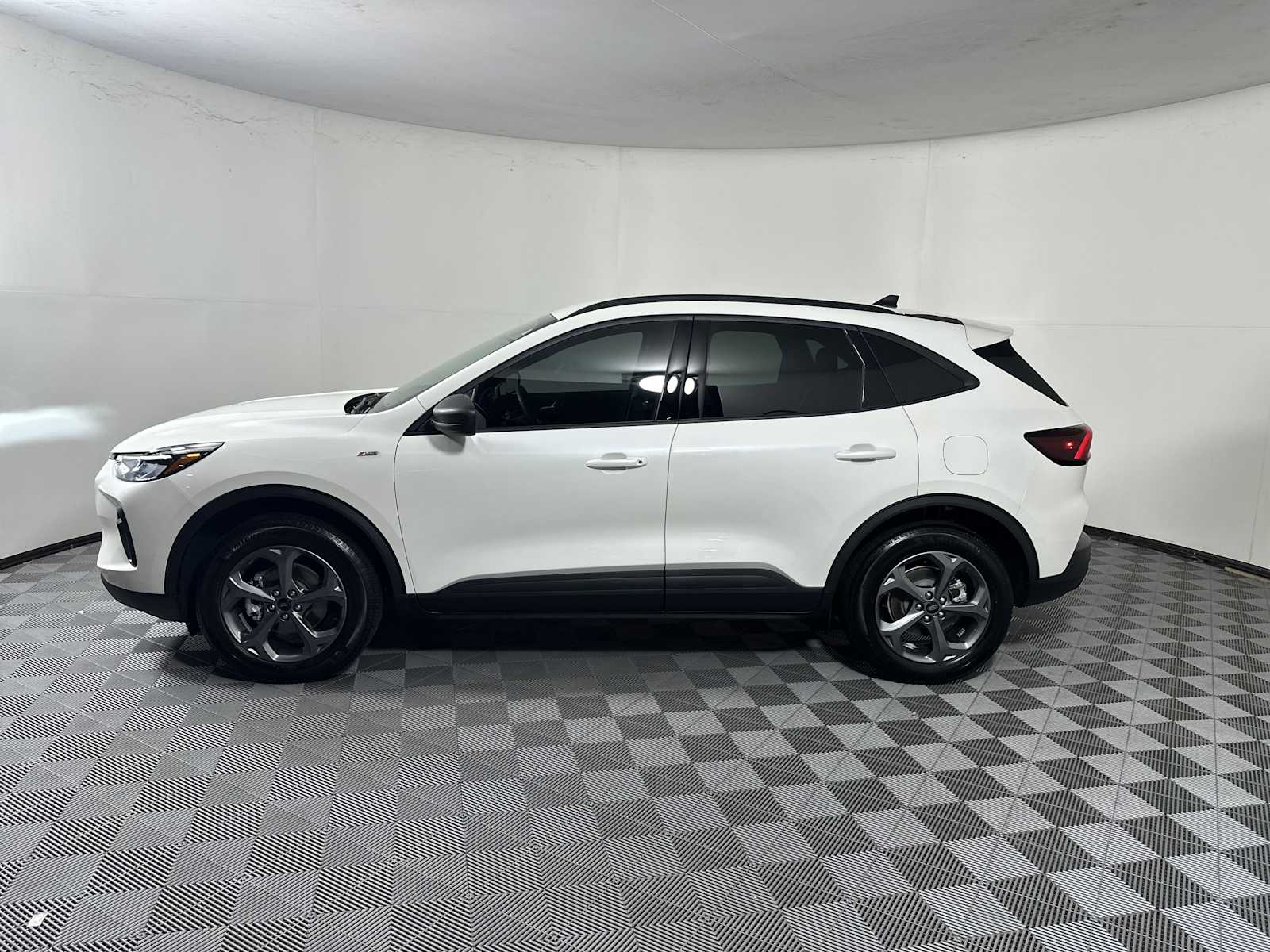 2025 Ford Escape ST-Line photo 4