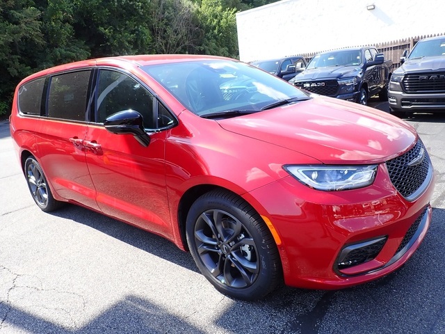 2026 Chrysler Pacifica photo 7