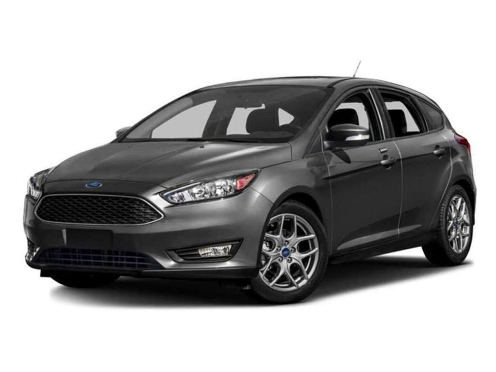 2016 Ford Focus SE's photo