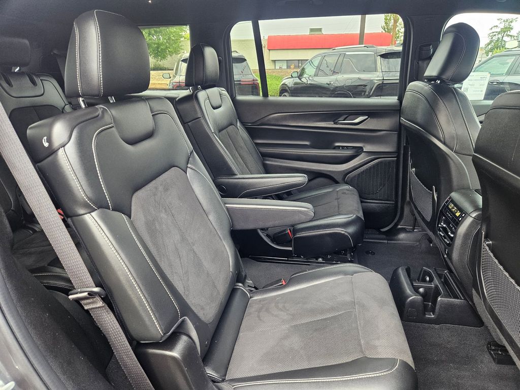 2023 Jeep Grand Cherokee Altitude photo 27