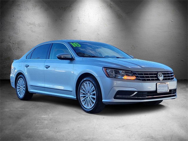 2016 Volkswagen Passat SE photo 2
