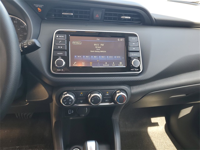 2025 Nissan Kicks Play S photo 6