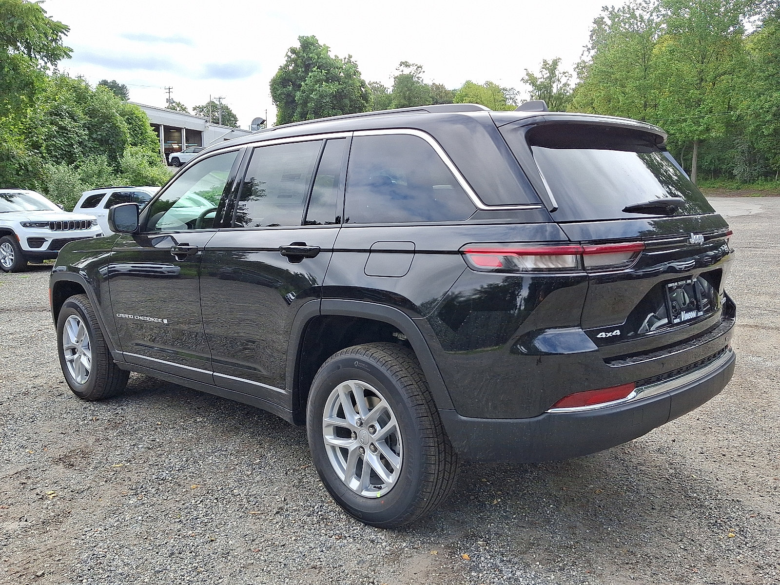 2025 Jeep Grand Cherokee Laredo X photo 3