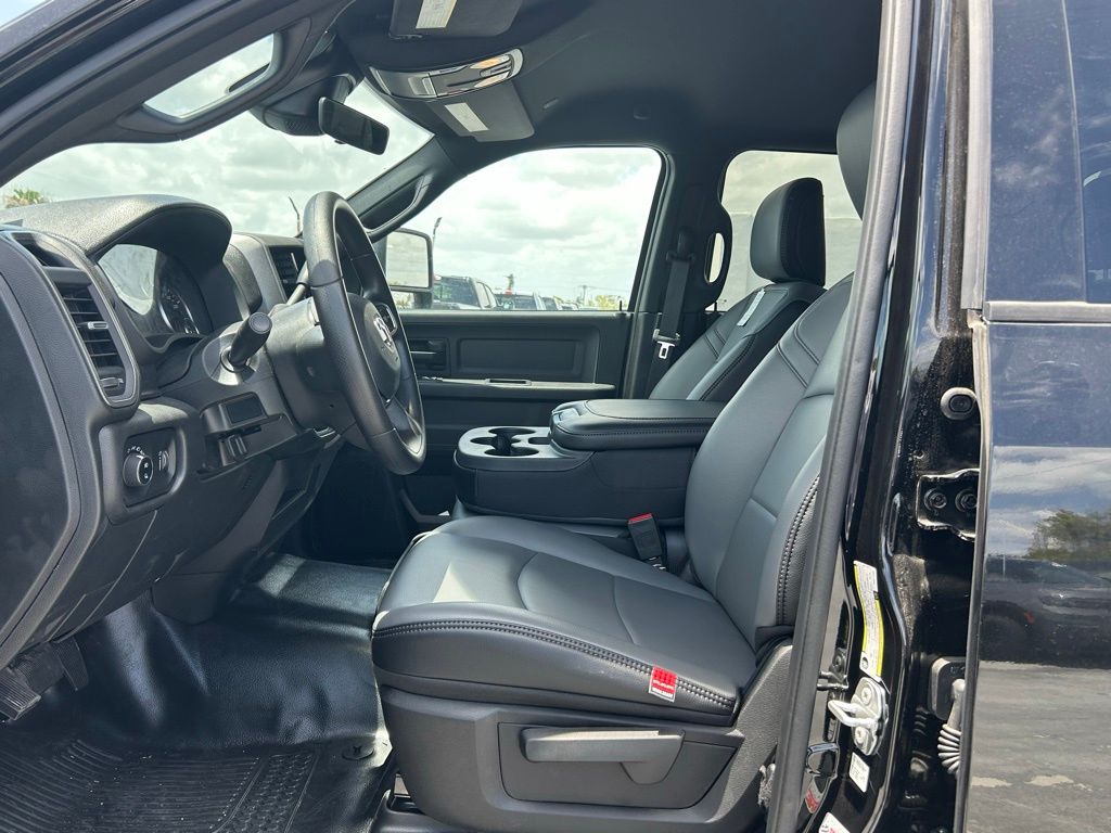 2025 Ram 2500 Tradesman photo 9