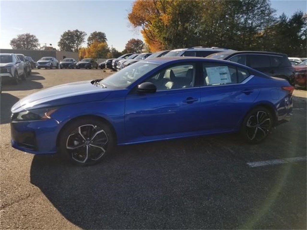 2025 Nissan Altima 2.5 SR photo 2