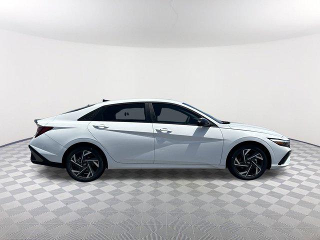 2025 Hyundai Elantra SEL Sport photo 4