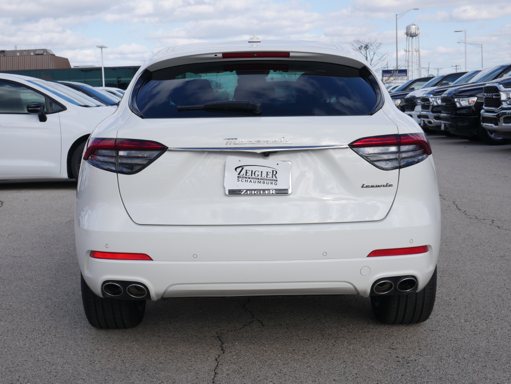 2024 Maserati Levante GT photo 9