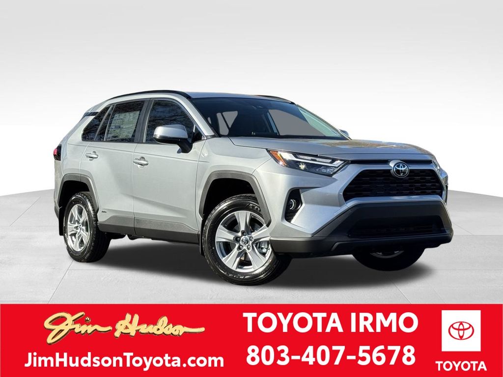 2025 Toyota RAV4 XLE's photo