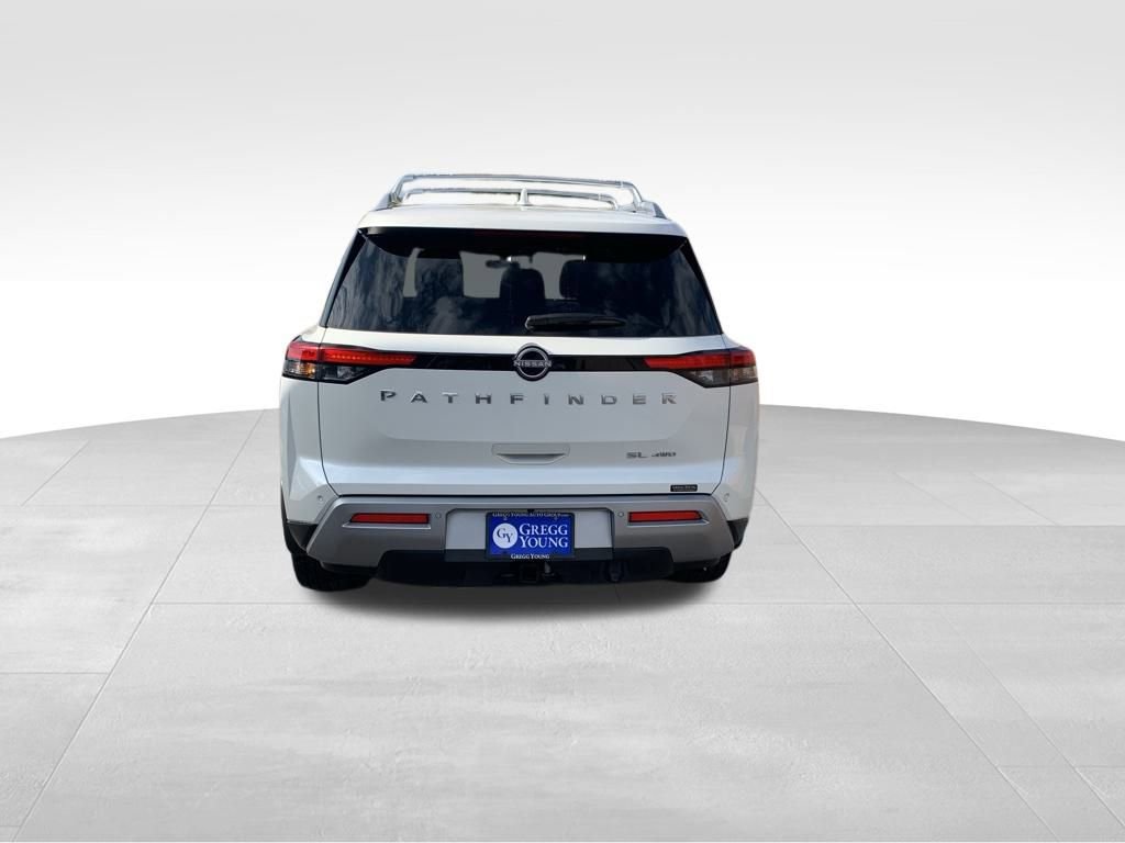 2023 Nissan Pathfinder SL photo 3